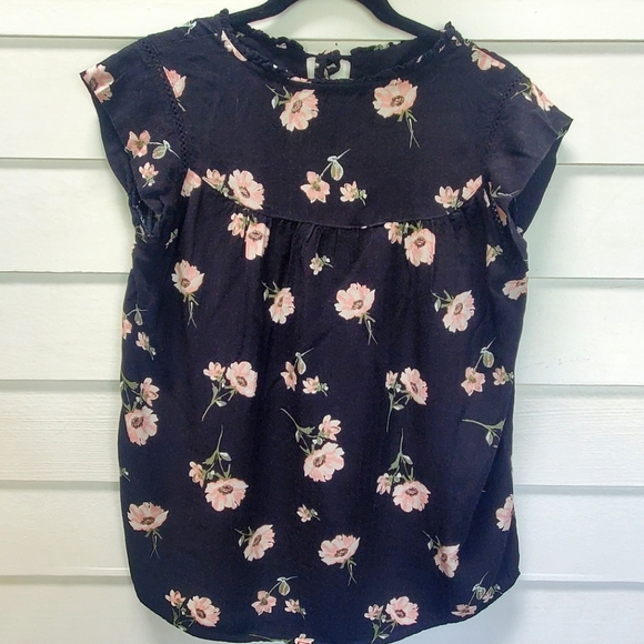 Buffalo, Black pink floral, fluffer sleeve top, split neckline,  size Small - Picture 5 of 5